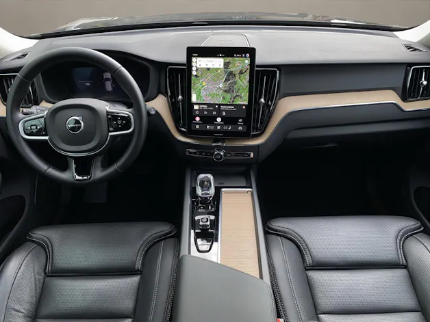 VOLVO XC60 2.0 B5 MH Plus Dark AWD
