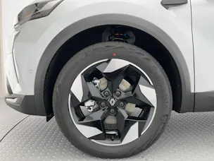 RENAULT Captur 1.8 E-Tech techno