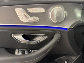 https://vehicle.imgix.net/4517221/33f67444-f417-48bd-805e-017d7b3745c7.jpg