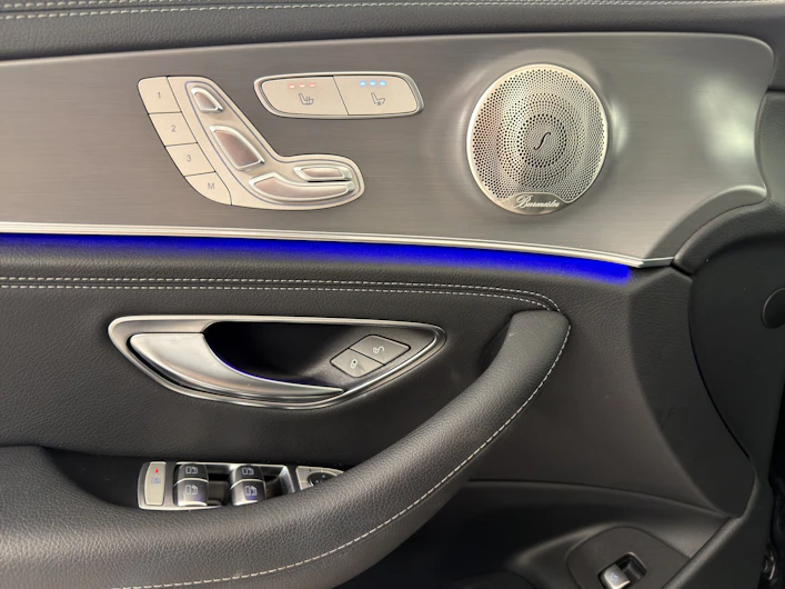 image du véhicule MERCEDES-BENZ E 400