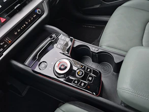 https://vehicle.imgix.net/4517242/f9f9b350-15ac-4a6f-8875-2145afe4d05c.jpg