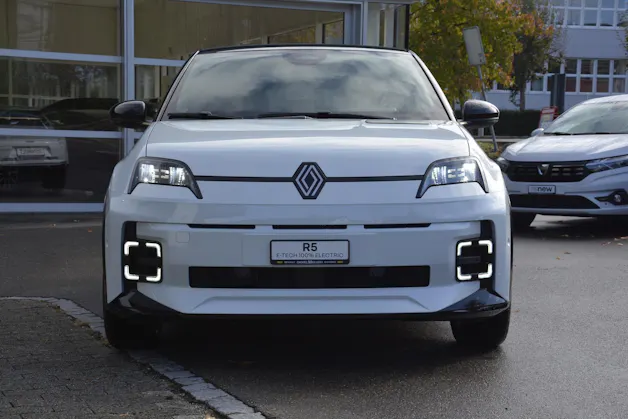 RENAULT R5 E-Tech Comfort Range iconic five