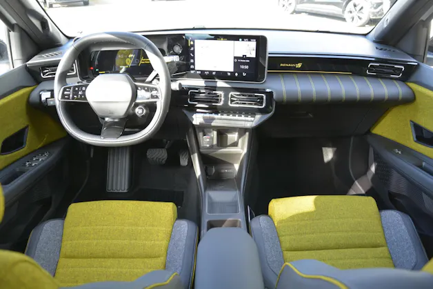 RENAULT R5 E-Tech Comfort Range iconic five
