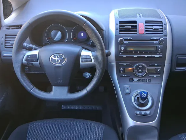 Toyota Auris 1.8 HSD Linea Sol