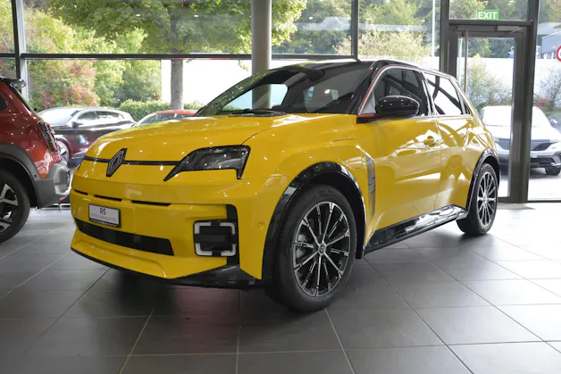 RENAULT R5 E-Tech Comfort Range iconic five