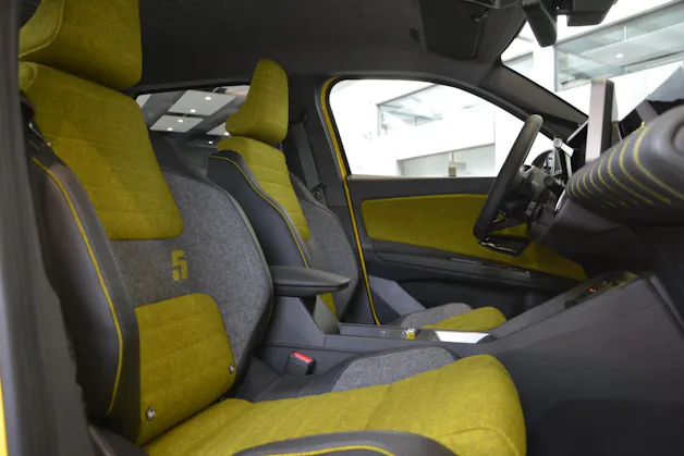 RENAULT R5 E-Tech Comfort Range iconic five