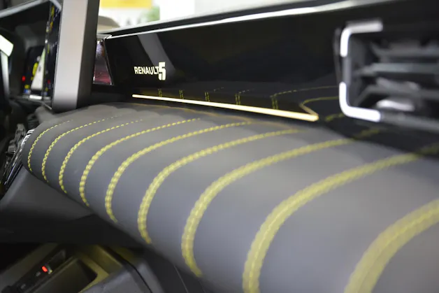 RENAULT R5 E-Tech Comfort Range iconic five