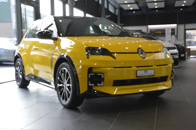RENAULT R5 E-Tech Comfort Range iconic five