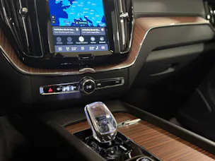 VOLVO XC60 2.0 T6 TE Ultimate Dark eAWD