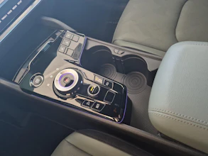 https://vehicle.imgix.net/4517449/60442b3c-1754-4a67-94f0-d0909add4e1a.jpg