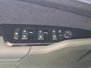 https://vehicle.imgix.net/4517449/f560d6d2-d9e2-4751-ad34-bf38f7bdcba9.jpg