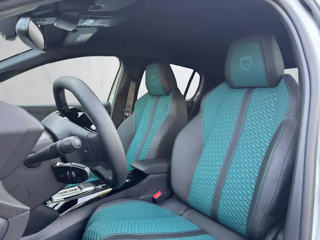 PEUGEOT 208 1.2 Hybrid 110 Envy
