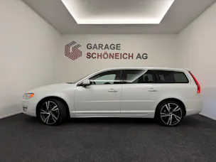 VOLVO V70 2.4 D5 Summum AWD