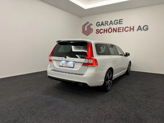 VOLVO V70 2.4 D5 Summum AWD
