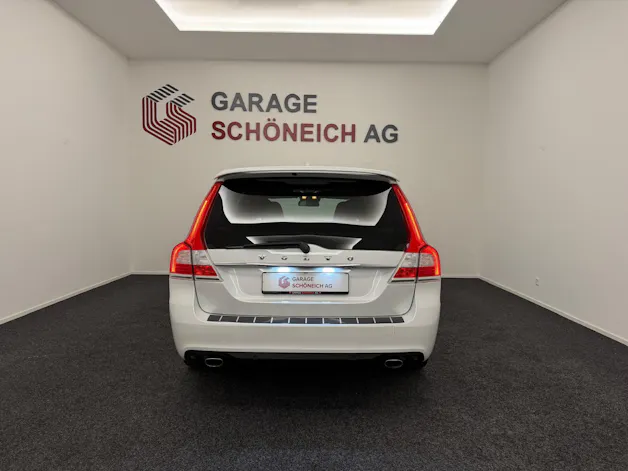 VOLVO V70 2.4 D5 Summum AWD