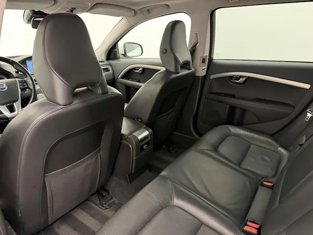 VOLVO V70 2.4 D5 Summum AWD