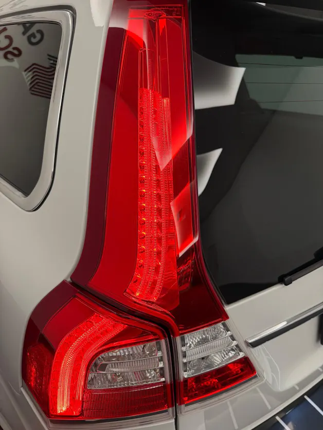 VOLVO V70 2.4 D5 Summum AWD