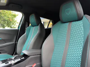 PEUGEOT 2008 Hybrid 145 GT ENVY