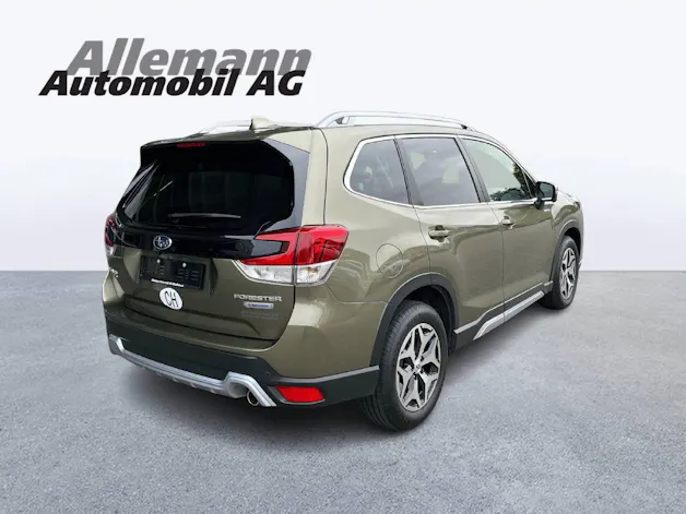 Subaru Forester Station 2.0i e-Boxer Swiss Plus