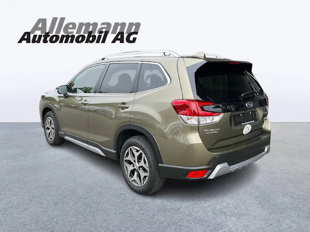 Subaru Forester Station 2.0i e-Boxer Swiss Plus