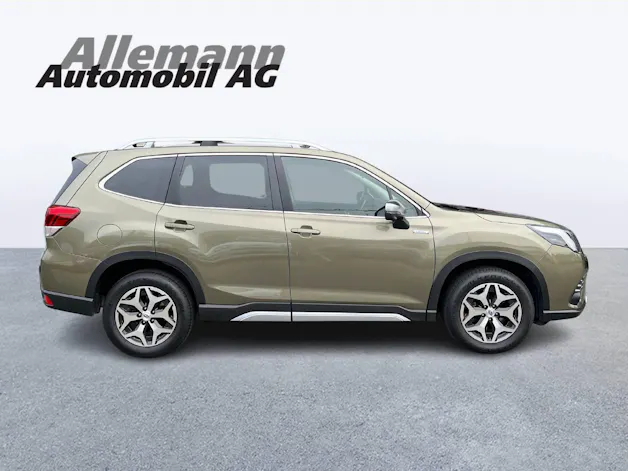 Subaru Forester Station 2.0i e-Boxer Swiss Plus