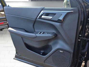 MITSUBISHI OUTLANDER 9