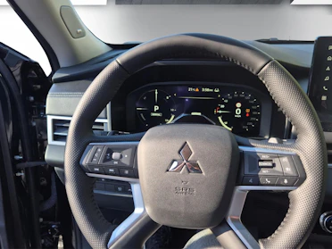 MITSUBISHI OUTLANDER 7