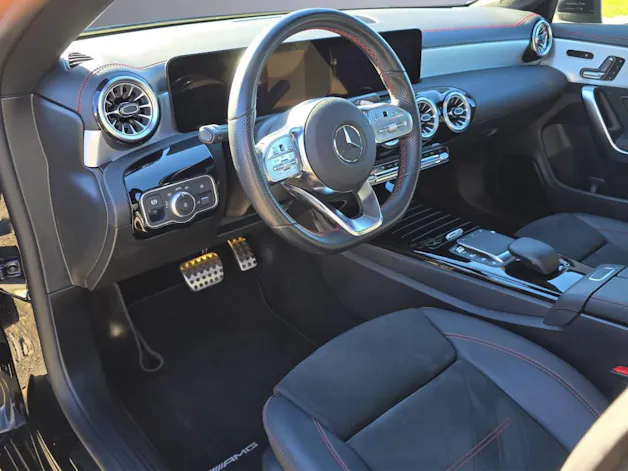 MERCEDES-BENZ CLA 250 AMG Line 4matic
