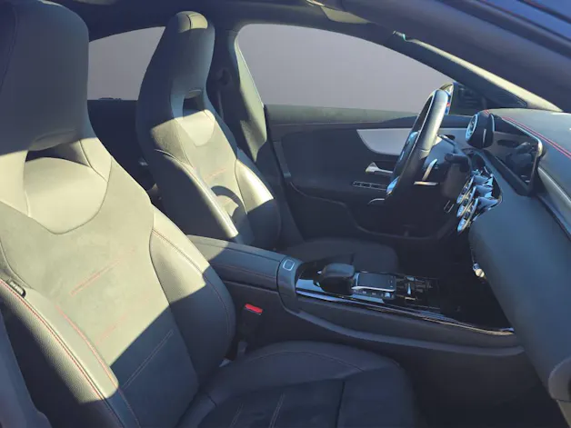 MERCEDES-BENZ CLA 250 AMG Line 4matic