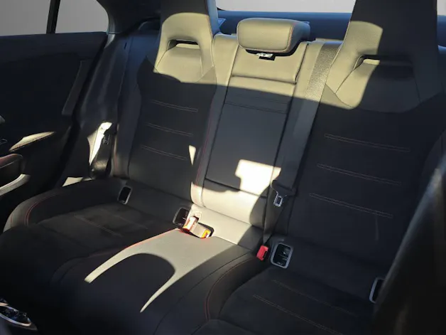 MERCEDES-BENZ CLA 250 AMG Line 4matic