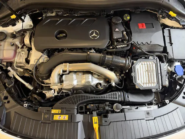 MERCEDES-BENZ GLA 250 AMG Line 4Matic Swiss Star