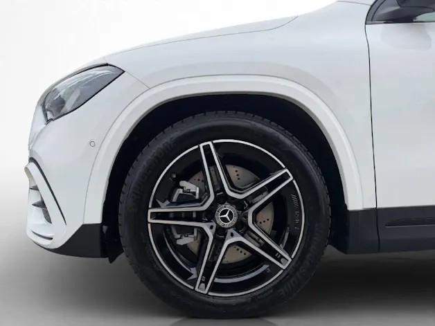 MERCEDES-BENZ GLA 250 AMG Line 4Matic Swiss Star