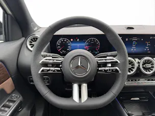 MERCEDES-BENZ GLA 250 AMG Line 4Matic Swiss Star