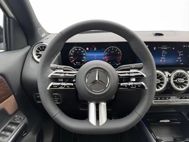 MERCEDES-BENZ GLA 250 AMG Line 4Matic Swiss Star