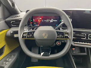 RENAULT R5 E-Tech Comfort Range iconic five
