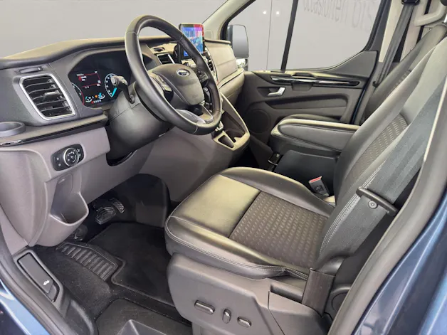 FORD Tourneo Custom Bus 320 L1 2.0 TDCi 170PS Sport Titanium 8-Plätzer