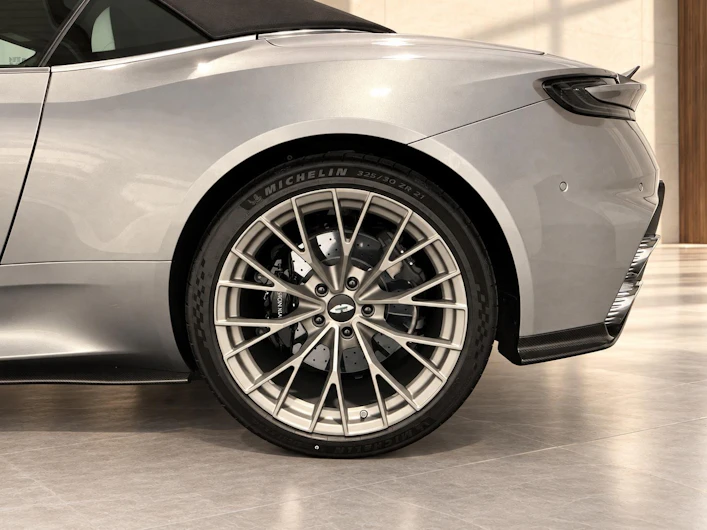 image du véhicule ASTON MARTIN DB12