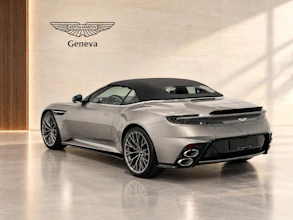 https://vehicle.imgix.net/4518586/cf034b19-ffb5-4bbb-bbc2-2aa613c6c7d3.jpg