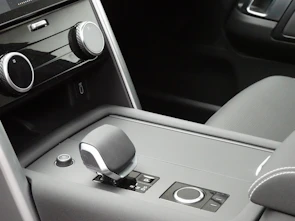 image du véhicule LAND ROVER Discovery 3.0 D I6 350 Dynamic HSE
