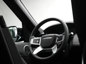 image du véhicule LAND ROVER Discovery 3.0 D I6 350 Dynamic HSE
