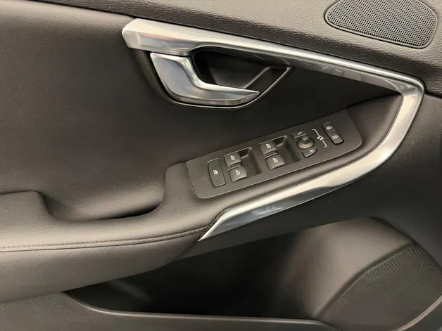 VOLVO V40 2.0 D3 Summum S/S