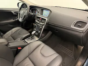 VOLVO V40 2.0 D3 Summum S/S