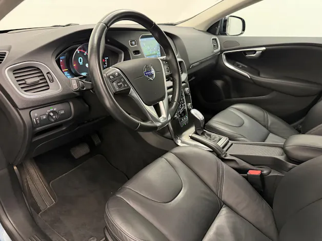 VOLVO V40 2.0 D3 Summum S/S