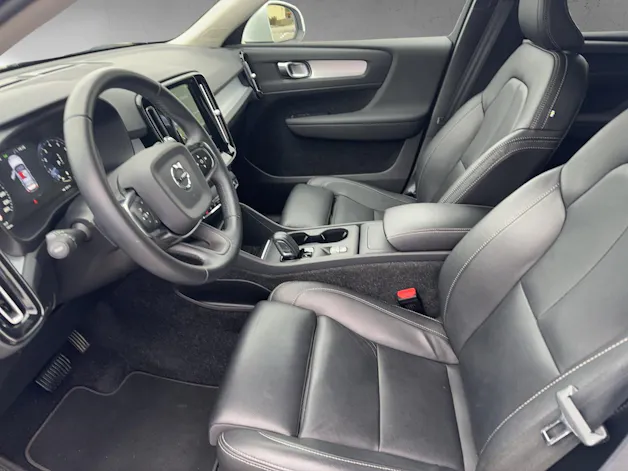 VOLVO XC40 2.0 B4 MH Momentum AWD