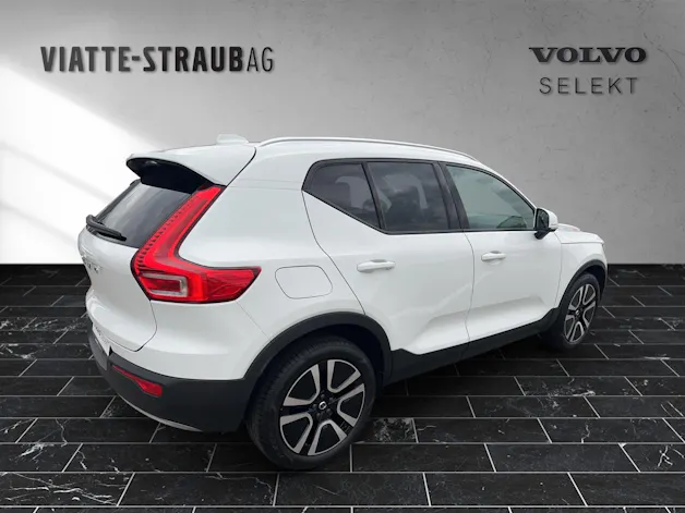 VOLVO XC40 2.0 B4 MH Momentum AWD