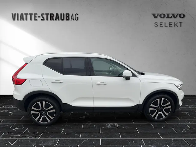VOLVO XC40 2.0 B4 MH Momentum AWD