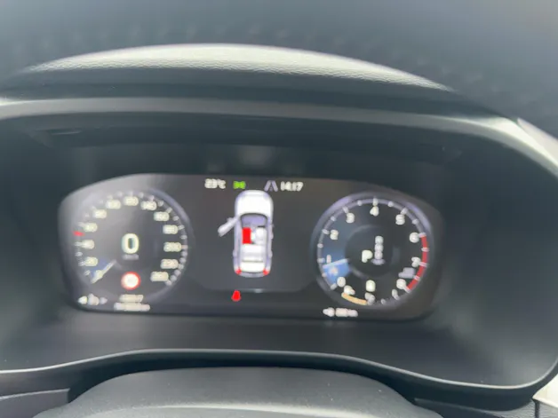 VOLVO XC40 2.0 B4 MH Momentum AWD