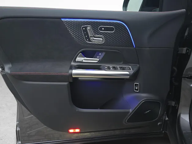 MERCEDES-BENZ EQA 300 4MATIC Excellence AMG Line