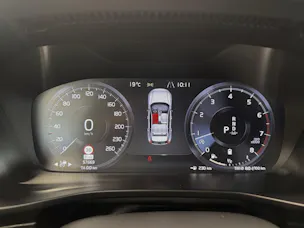 VOLVO XC40 2.0 B4 MH R-Design AWD