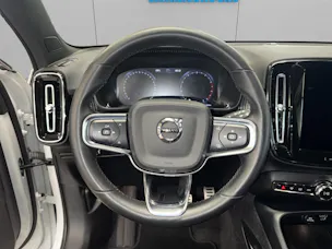 VOLVO XC40 2.0 B4 MH R-Design AWD
